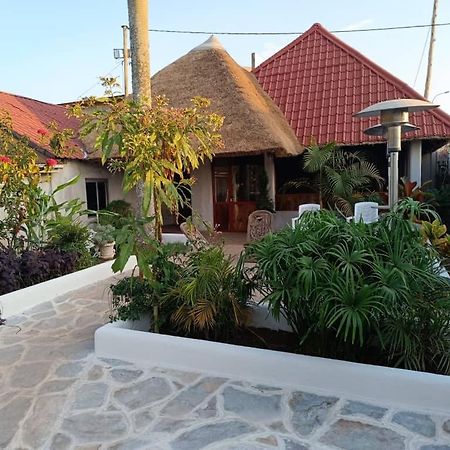 Mia Safari Lodge And Restaurant Entebbe Exterior foto