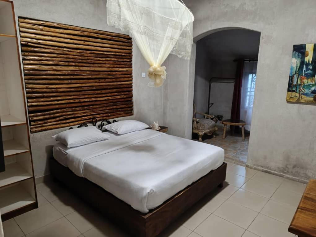 Mia Safari Lodge And Restaurant Entebbe Exterior foto