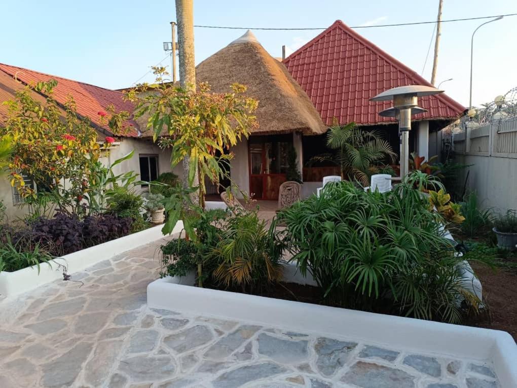 Mia Safari Lodge And Restaurant Entebbe Exterior foto